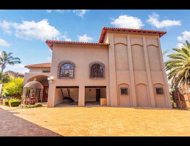 5 BEDROOM HOUSE FOR SALE IN WATERKLOOF